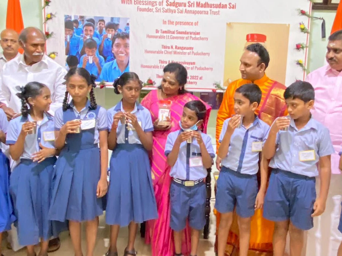 புதுச்சேரி: ஒரே திட்டம், இரண்டு தொடக்க விழாக்கள்! - அப்போது நாராயணசாமி... இப்போது தமிழிசை