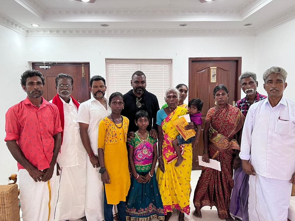 பார்வதி குடும்பத்தினருடன் நடிகர் லாரன்ஸ்...
