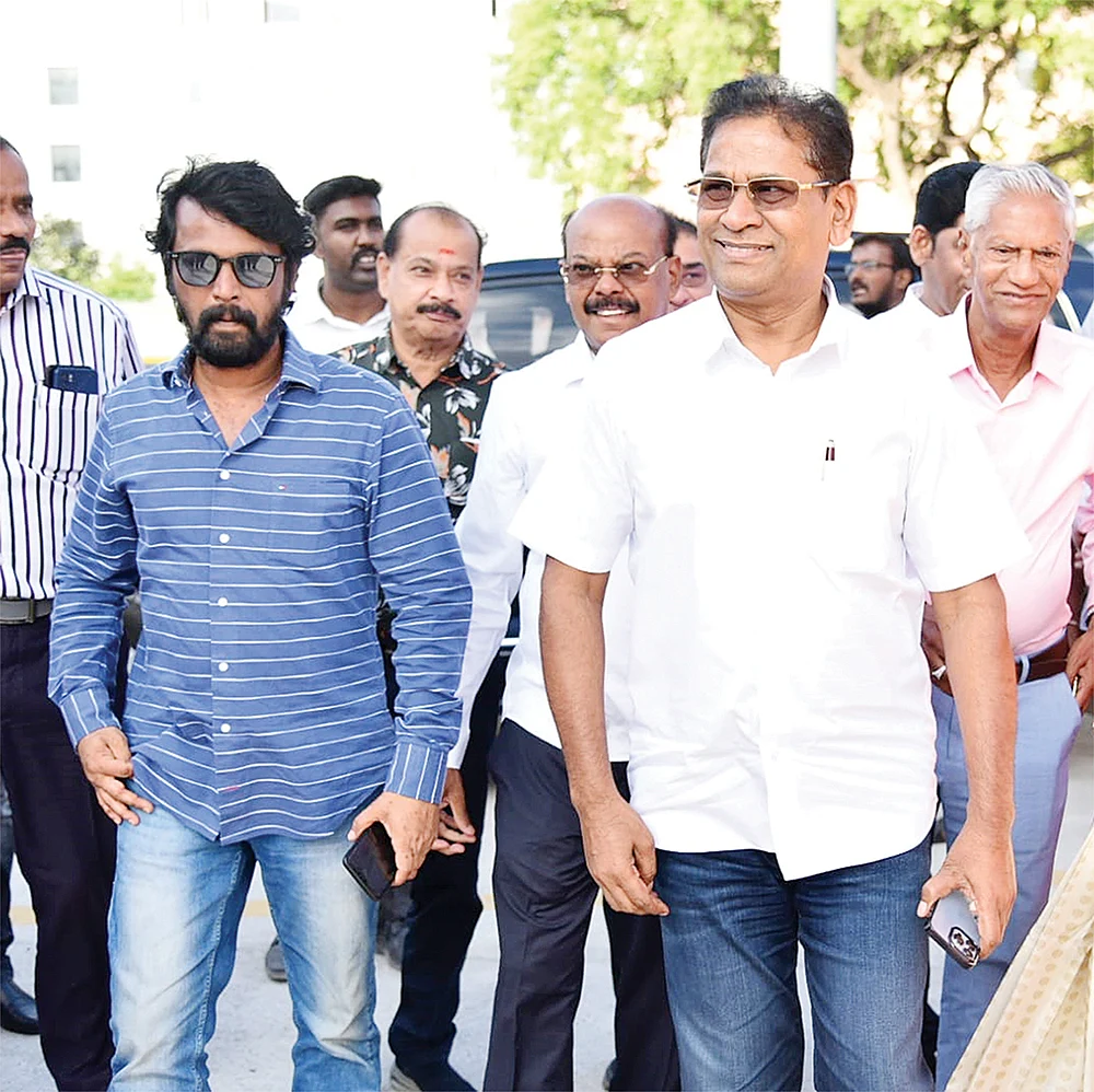 சிக்க(ல்)புக்கு... சிக்க(ல்)புக்கு... ரயிலே... சர்ச்சையாகும் ரயில்வே தனியார்மயம்!