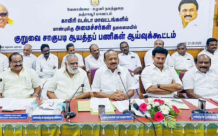 `தூர்வாரிவிட்டு அணையைத் திறந்துவிடுங்கள்; கடைமடைக்குத் தண்ணீரே வரவில்லை!' வேதனையில் விவசாயிகள்!