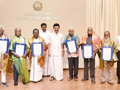 `கனவு இல்லம்' திட்டத்தில் 6 எழுத்தாளர்களுக்கு வீடுகள்; கலைஞர் பிறந்தநாளில் வழங்கிய முதல்வர்