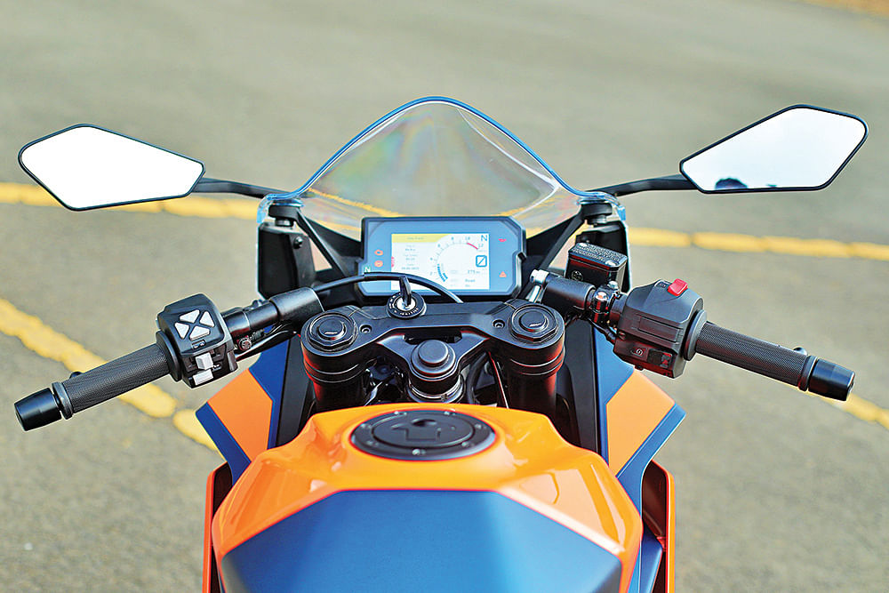 KTM RC 390: பாதி ஸ்ட்ரீட் பைக்; மீதி ரேஸ் பைக்!