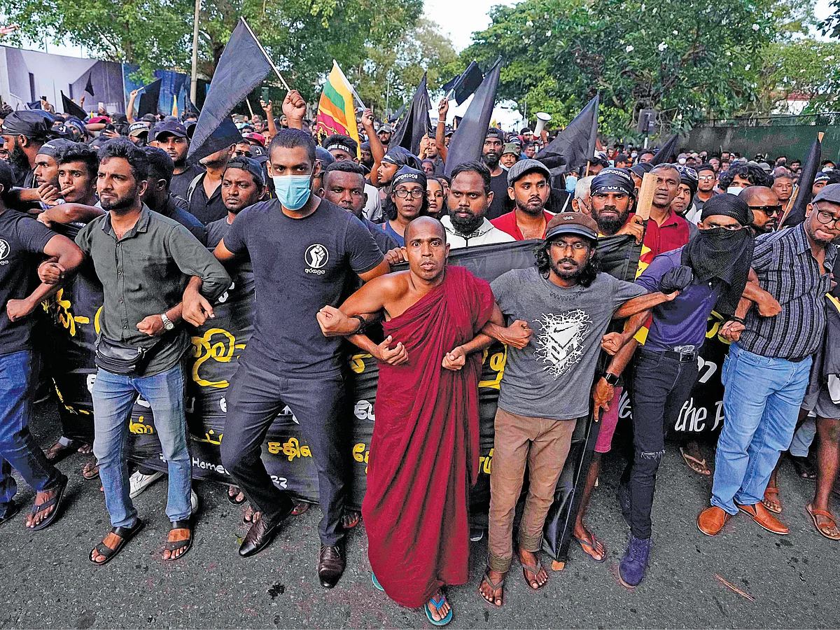இலங்கையில் என்ன நடக்கிறது?