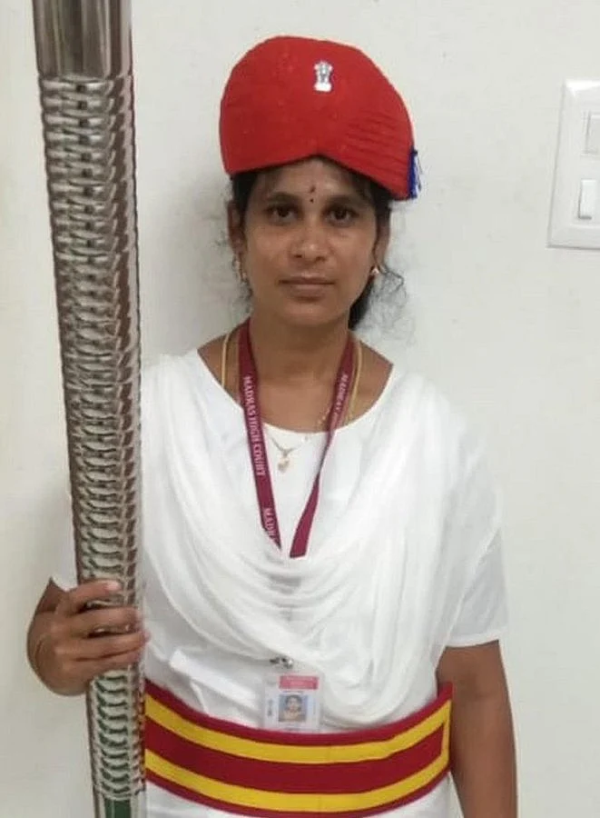 புதிதாக நியமிக்கப்பட்டுள்ள பெண் சோப்தார்