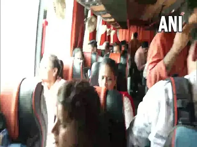நட்சத்திர ஹோட்டலுக்கு வரும் எம்.எல்.ஏ-க்கள்