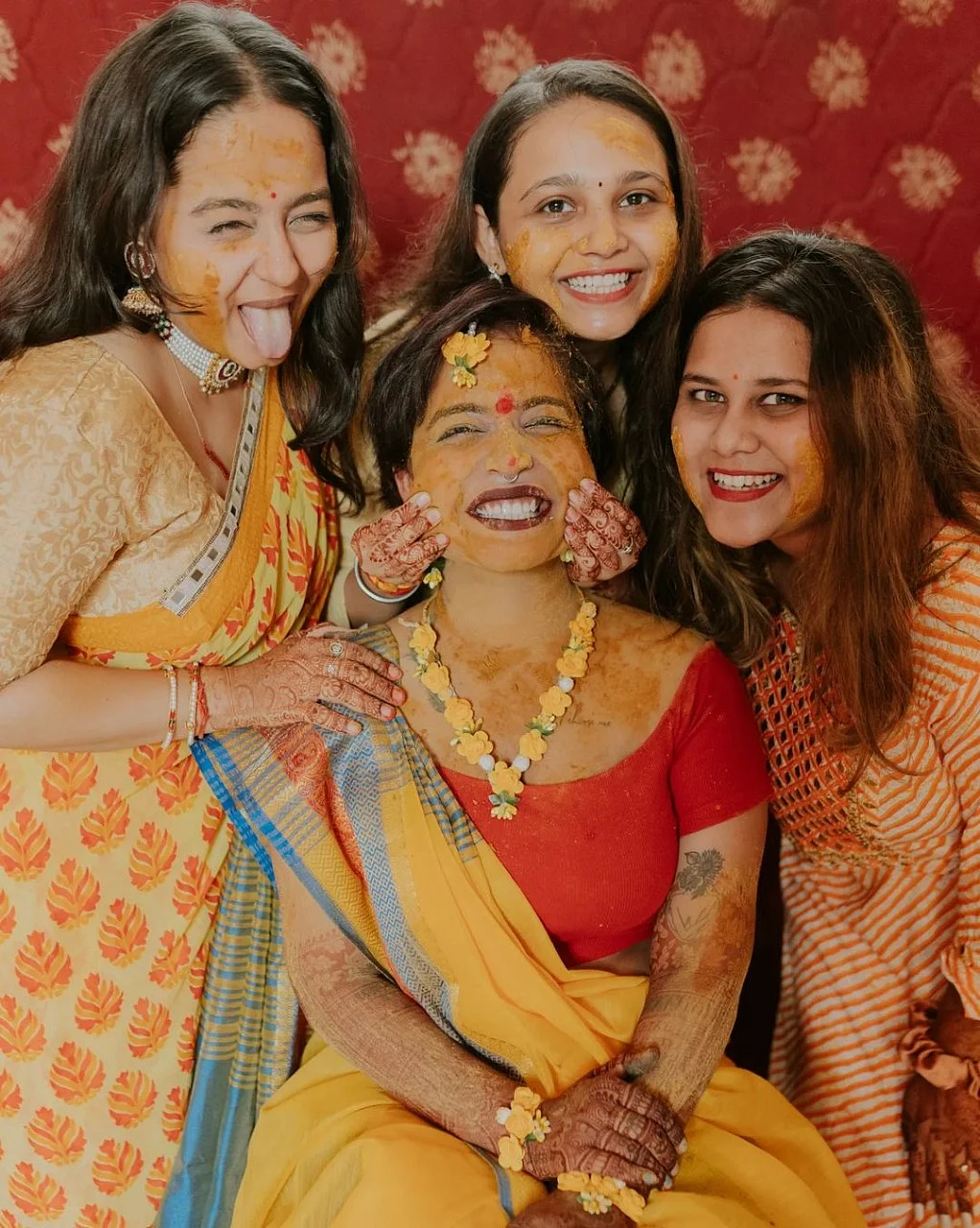 நண்பர்களுடன் ஷாமா பிந்து