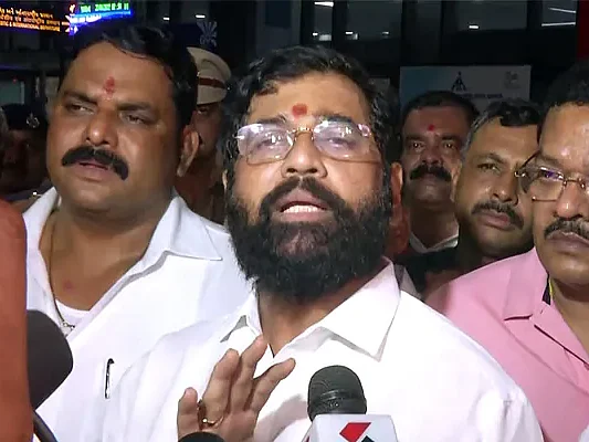 ``ஒரு தேசியக் கட்சி எங்களுக்கு உதவி செய்வதாகக் கூறியிருக்கிறது” - உண்மையை உடைத்த ஏக்நாத் ஷிண்டே