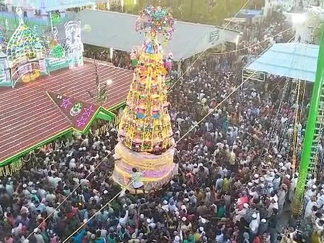 ஏர்வாடி தர்கா மத நல்லிணக்க சந்தனக்கூடு விழா: ஆயிரக்கணக்கான பக்தர்கள் பங்கேற்பு!