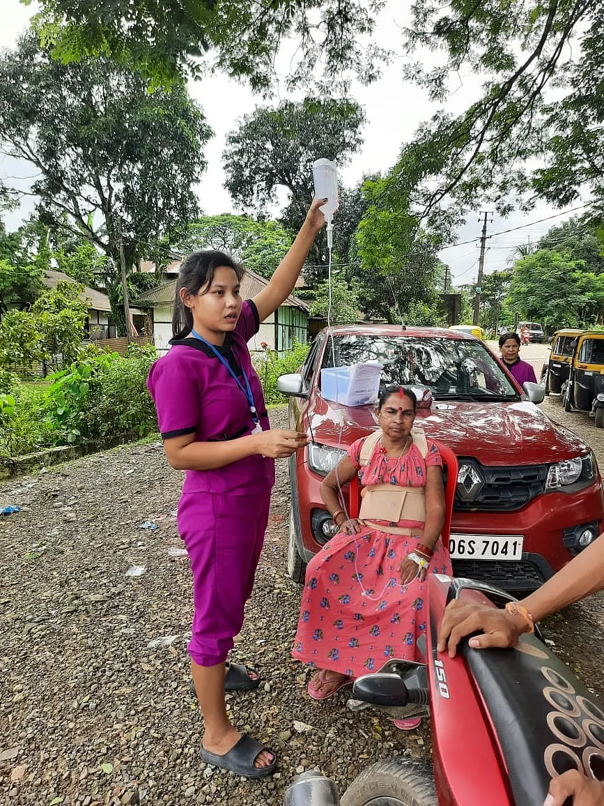 சிகிச்சை அளிக்கும் காட்சி