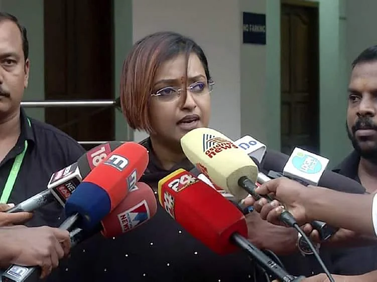 ஆபாச வீடியோ மிரட்டல்: "நீங்கள்தான் உண்மையைக் கண்டுபிடிக்க வேண்டும்" - ஆவேசமான ஸ்வப்னா சுரேஷ்