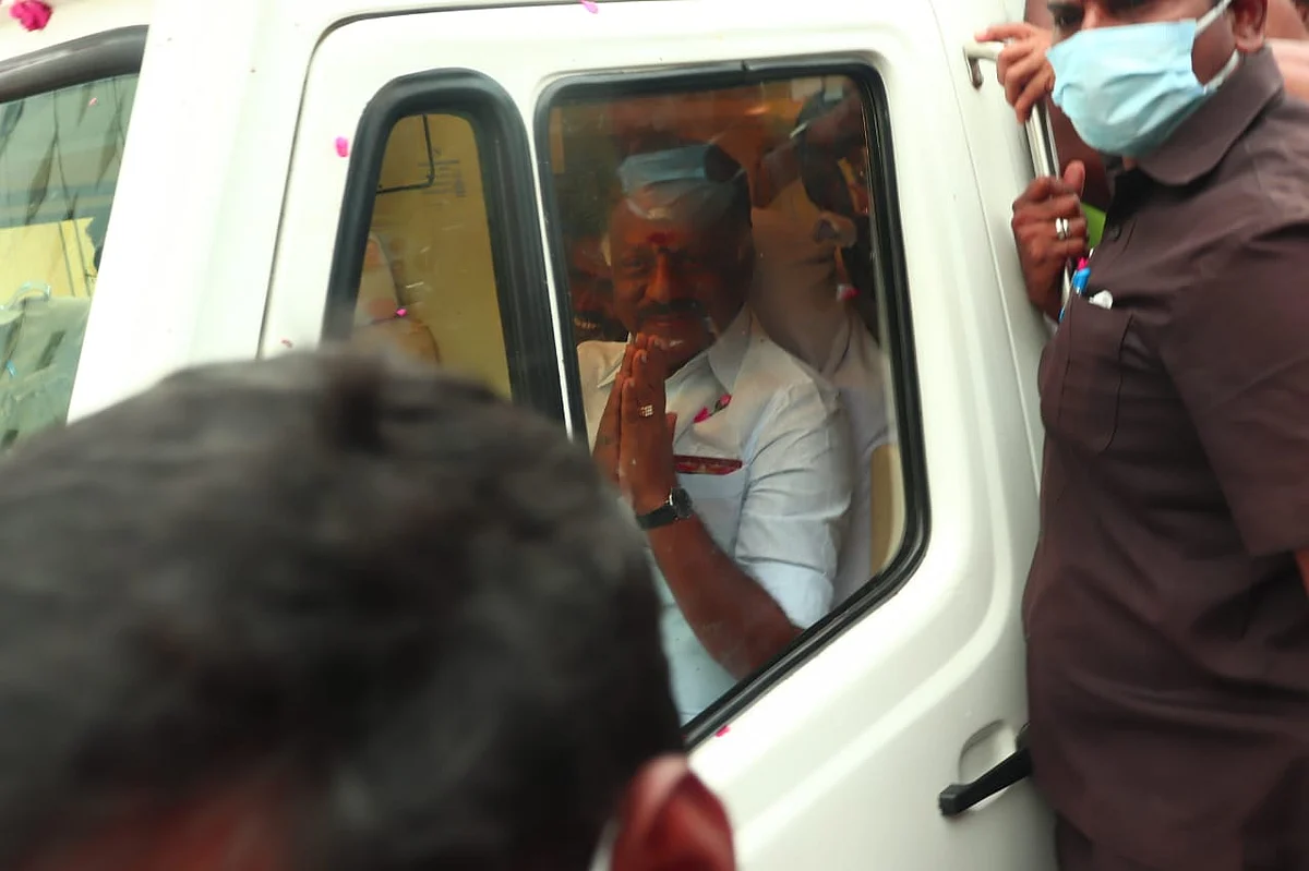 பன்னீர்செல்வம்