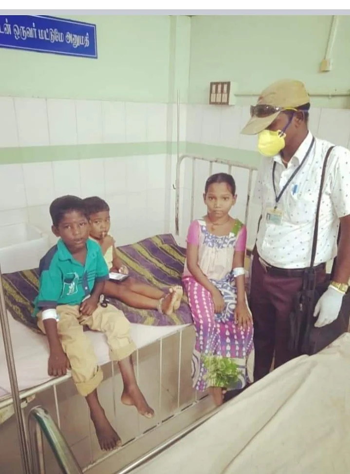 குழந்தைகளுடன் ரஞ்சித்குமார்