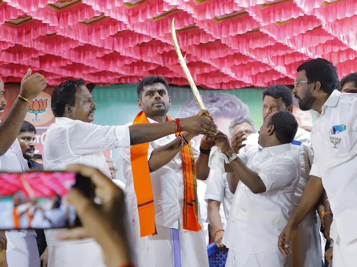 ``வெளிச்சத்தை பற்றிப் பேசிவிட்டோம்; இருட்டைப் பற்றியும் பேச வேண்டும்" - திமுக-வை விமர்சித்த அண்ணாமலை