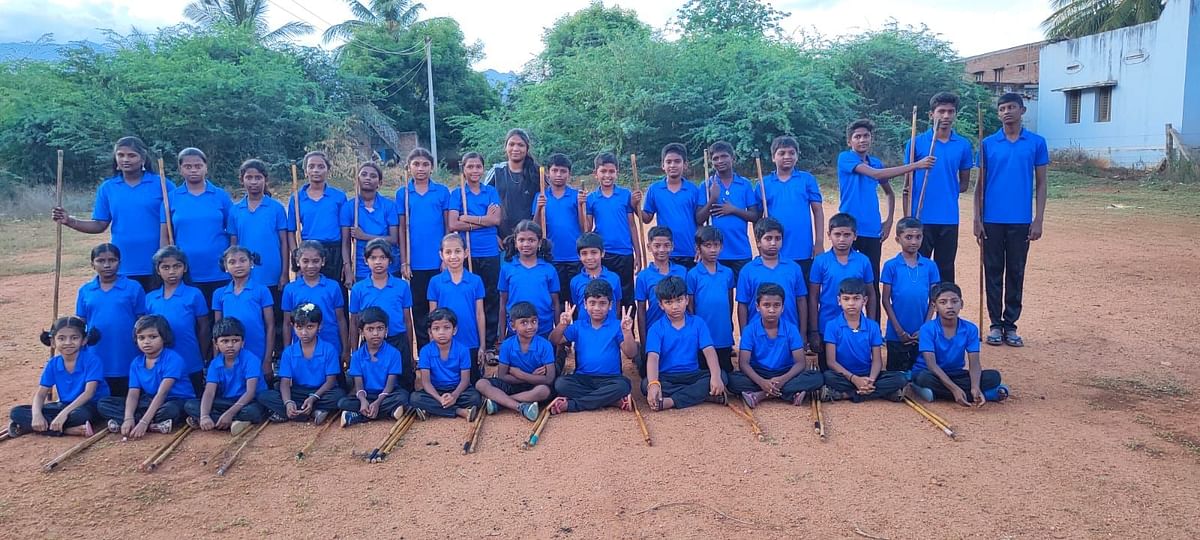 சிலம்ப வீரர்கள்