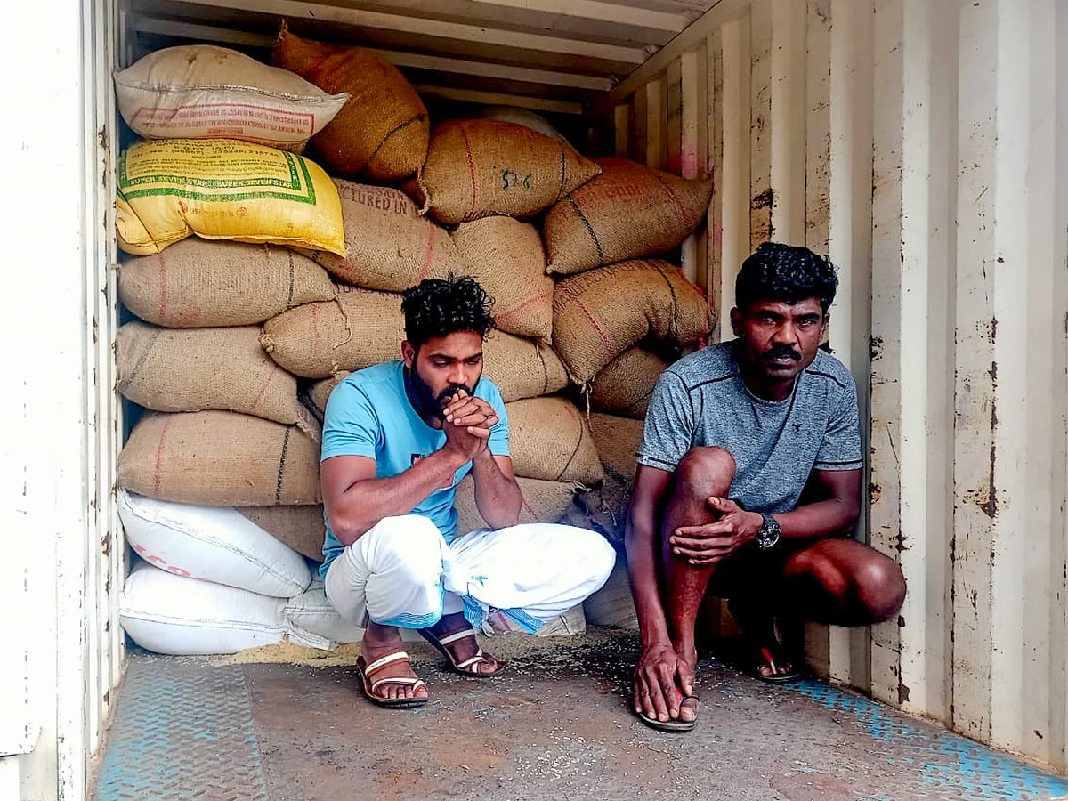 கோத்தகிரி காட்டேஜில் மூட்டை மூட்டையாக ரேஷன் அரிசி... கடத்தல் கும்பல் சிக்கியது எப்படி?!