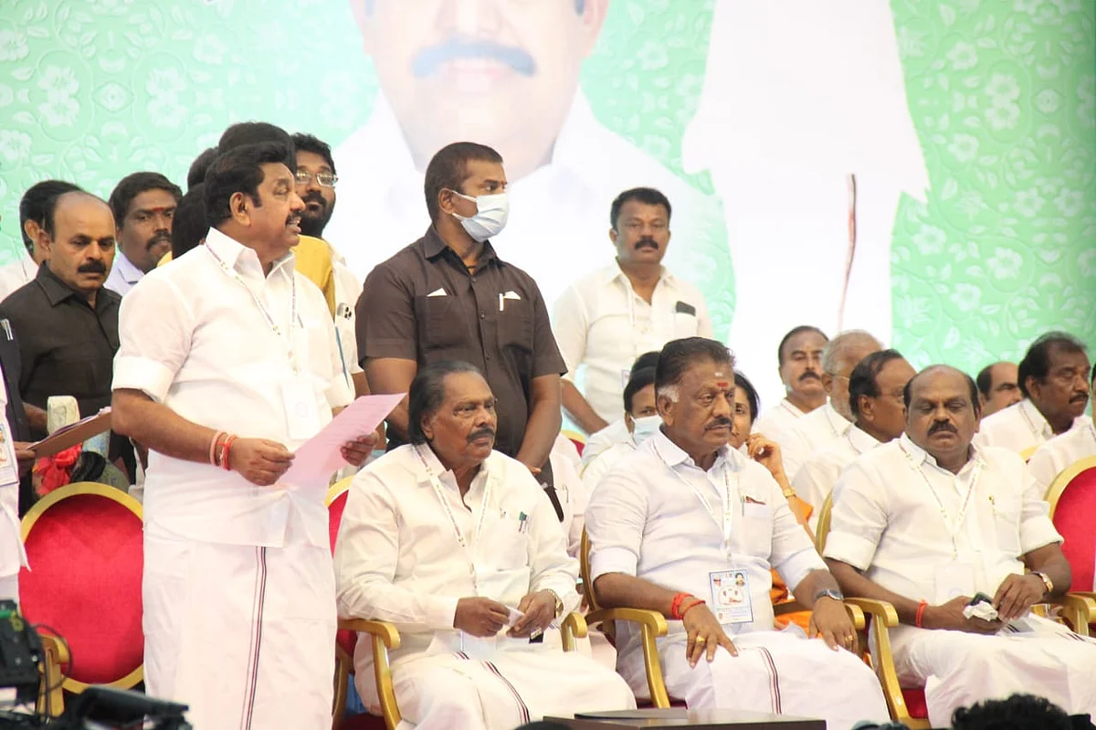 பன்னீர் - எடப்பாடி