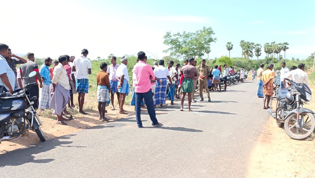 அப்பகுதி மக்கள்