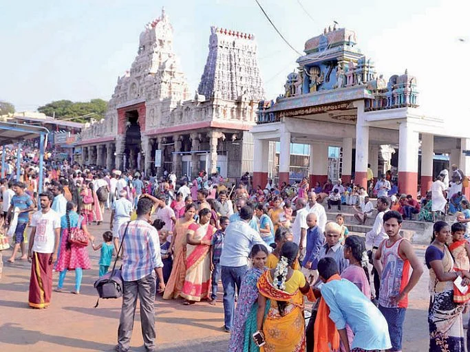 திருச்செந்தூர்: முதியவர்களுக்கு இலவச விரைவு தனி தரிசனப் பாதை; திருக்கோயில் நிர்வாகம் அறிவிப்பு