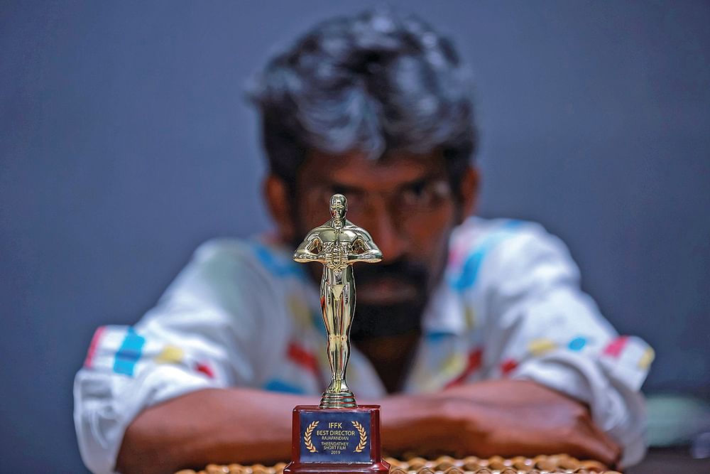 ஏலத்தோட்ட தொழிலாளி இன்று இயக்குநர்!
