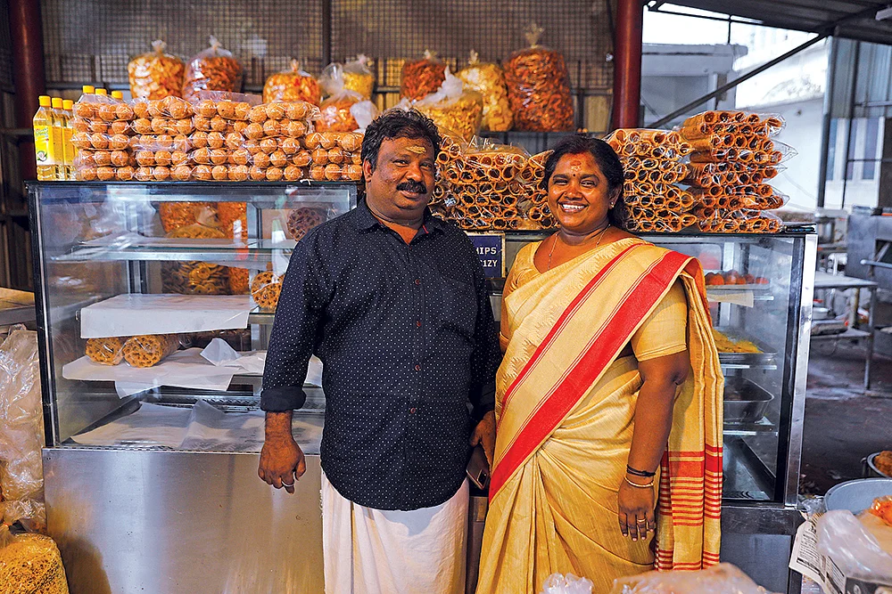 கணவருடன்...