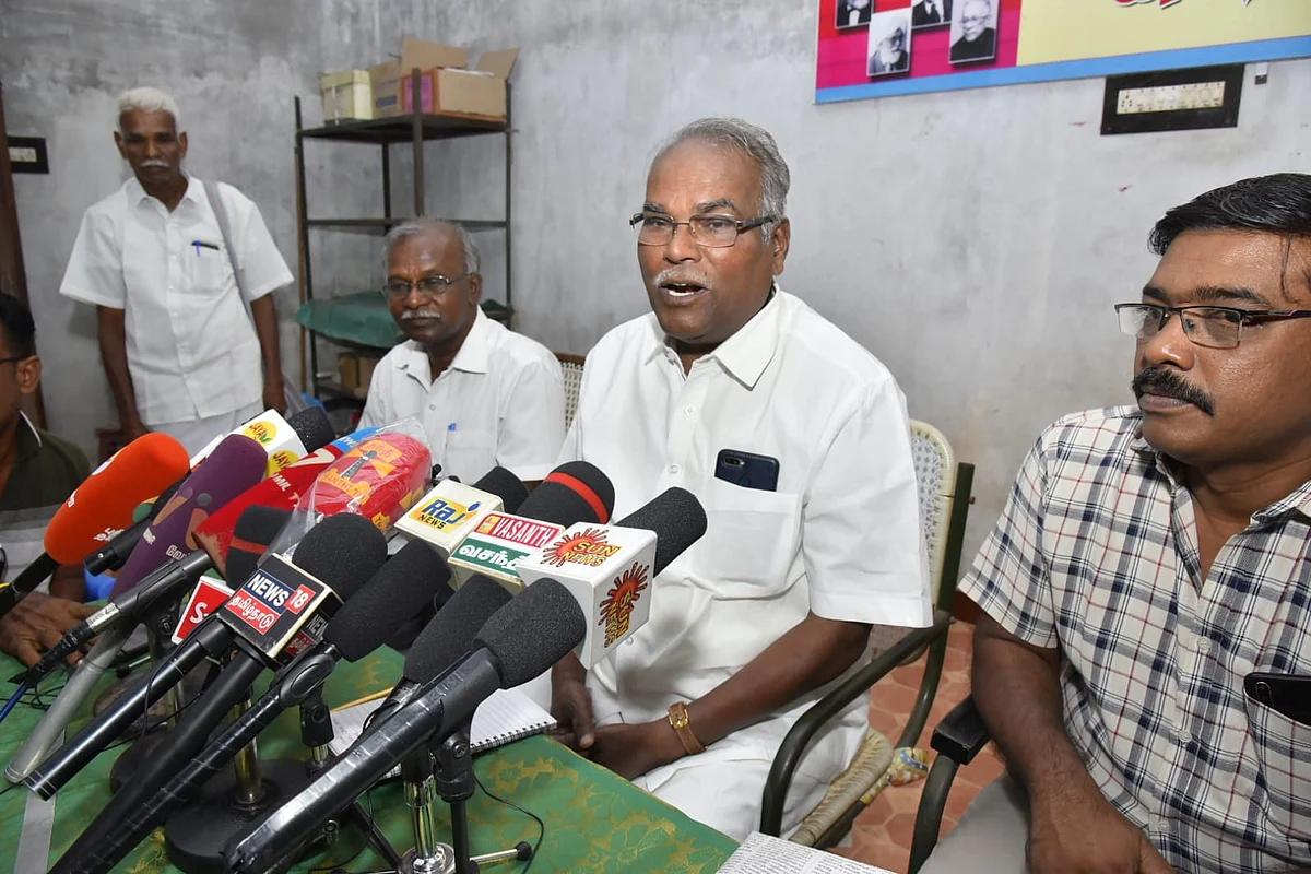 செய்தியாளர்களுக்கு பேட்டியளித்த பாலகிருஷ்ணன்