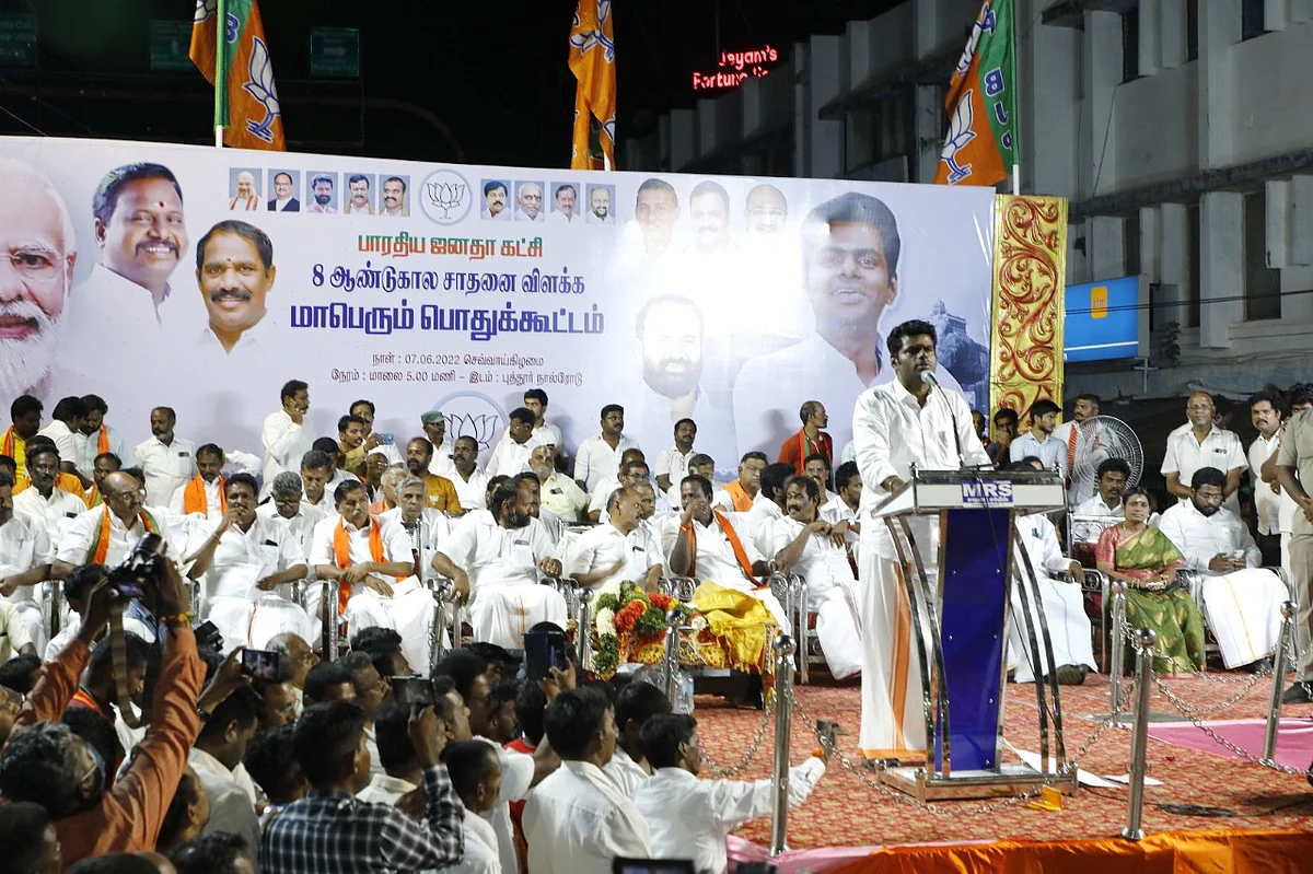 பொதுக்கூட்டத்தில் அண்ணாமலை