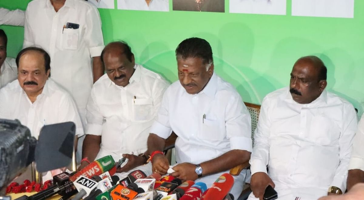 ஓபிஎஸ் - அதிமுக