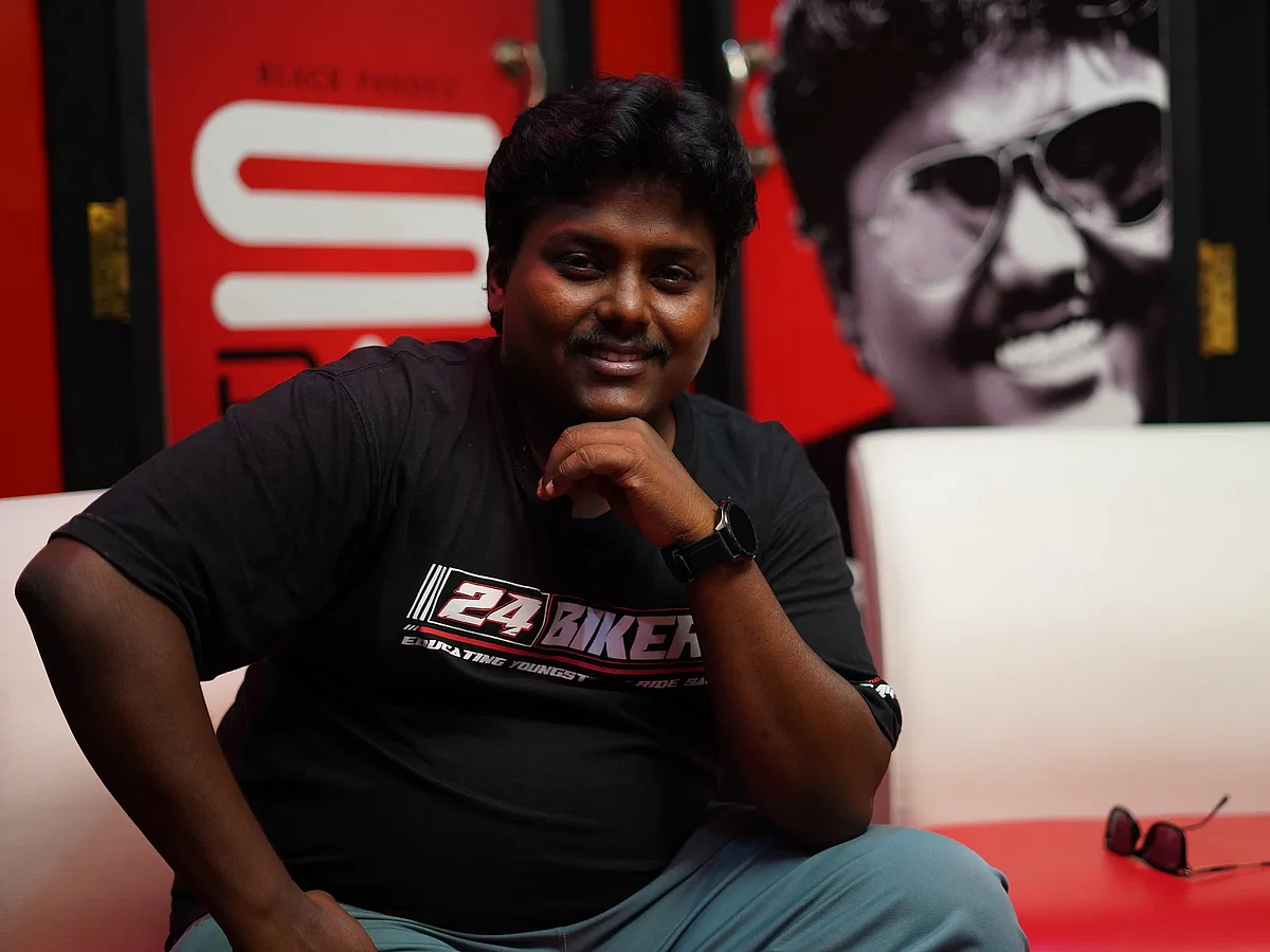 "இலங்கை மக்களுக்கு உதவப் போனேன், வருமான வரித்துறை கேள்வி கேட்கறாங்க!"- பிளாக் பாண்டி ஆதங்கம்