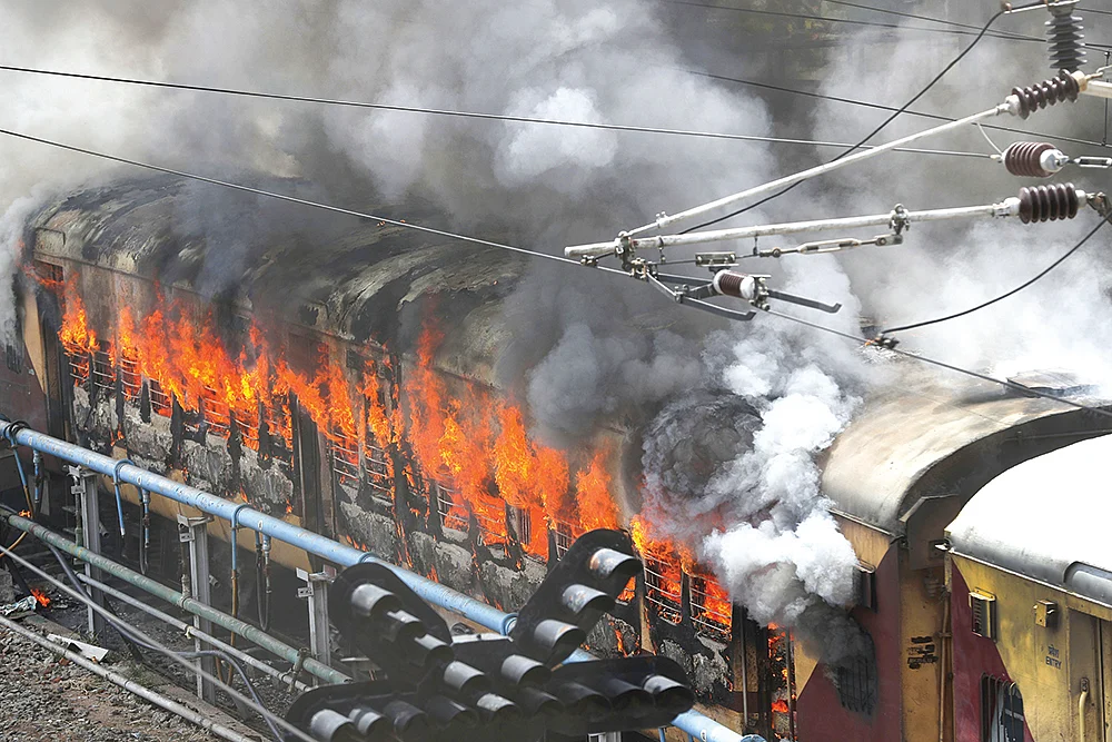 எதிர்ப்பைக் கிளப்பும் ‘நெருப்பு’!