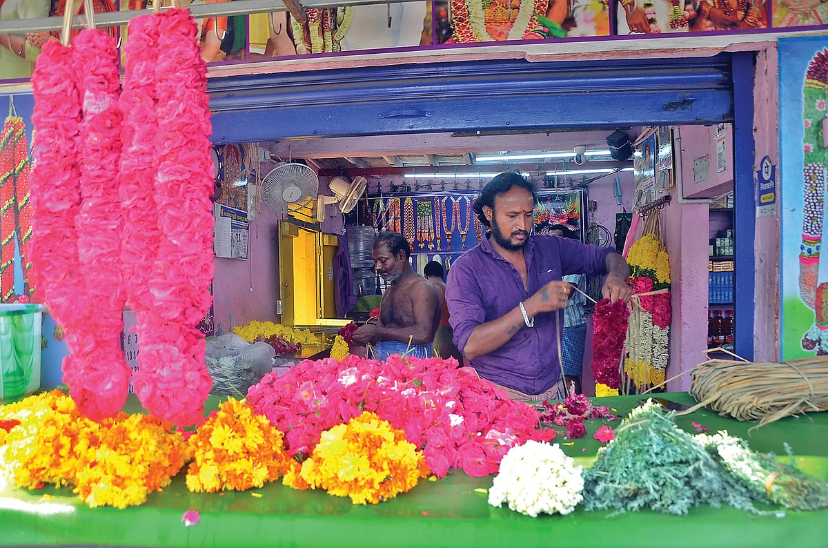 தோவாளை மலர் சந்தையில்