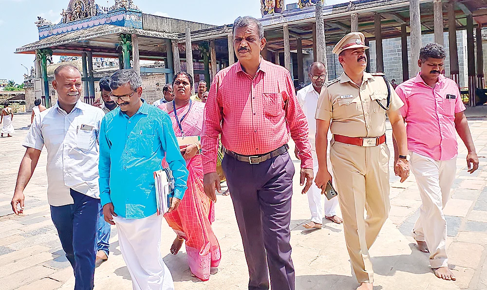 ஏலம்விடப்படும் திருச்சிற்றம்பல தரிசனம்... சட்டவிரோத குழந்தை திருமணங்கள்... உடைகிறதா சிதம்பர ரகசியம்?