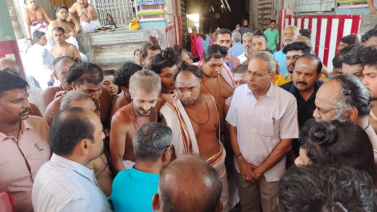 இந்து அறநிலையத்துறை விசாரணைக் குழுவினர்