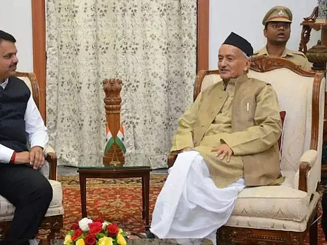 ``உத்தவ் தாக்கரே பெரும்பான்மையை நிரூபிக்க உத்தரவிட வேண்டும்” - அரசியல் ஆட்டத்தை ஆரம்பித்த பாஜக?