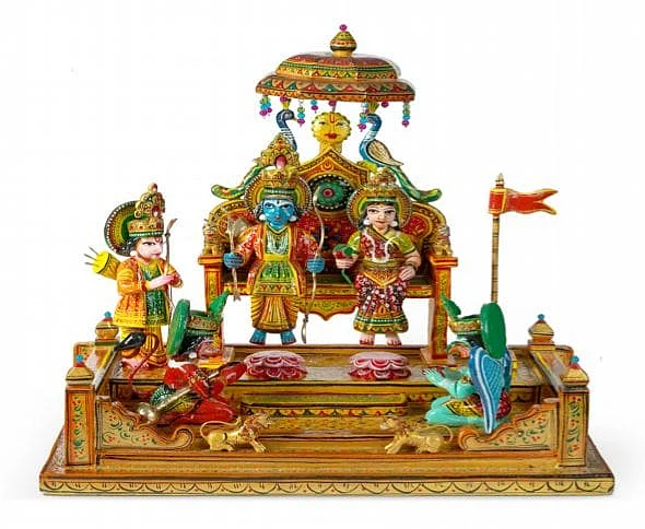 பிரதமர் மோடி வழங்கிய கலைப் பொருட்கள்