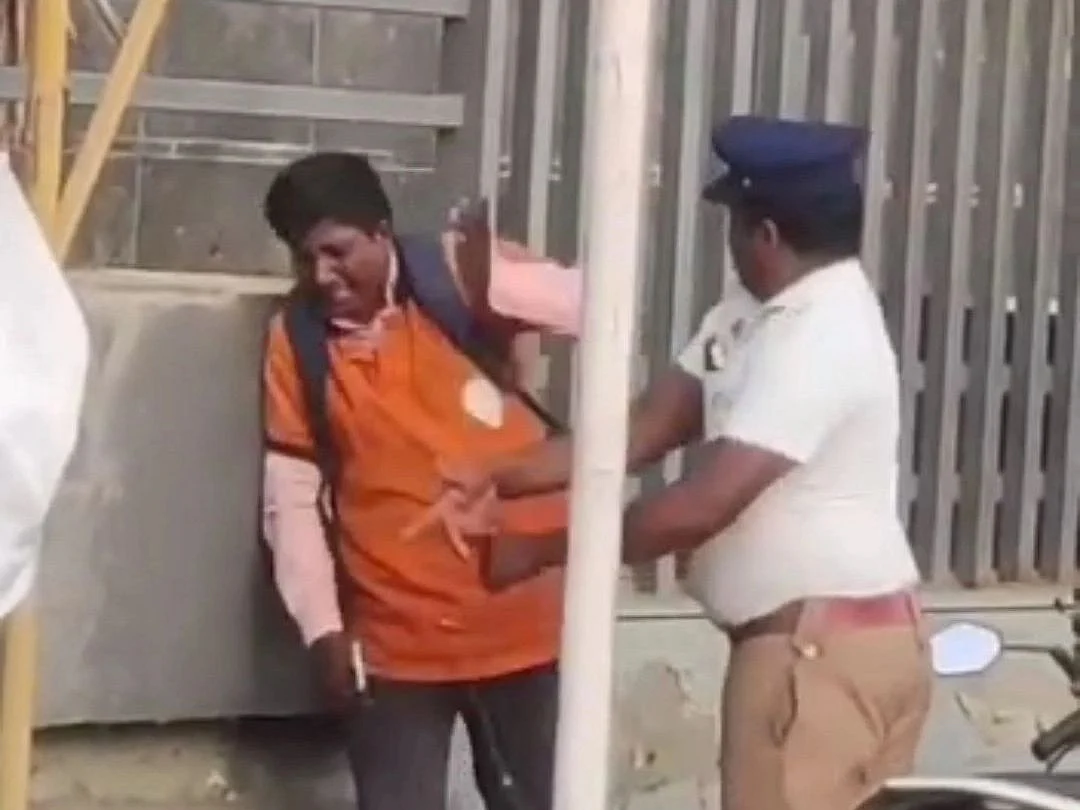 கோவை: உணவு டெலிவரி நிறுவன ஊழியரை தாக்கிய காவலர் பணியிட மாற்றம் - நடந்தது என்ன?!