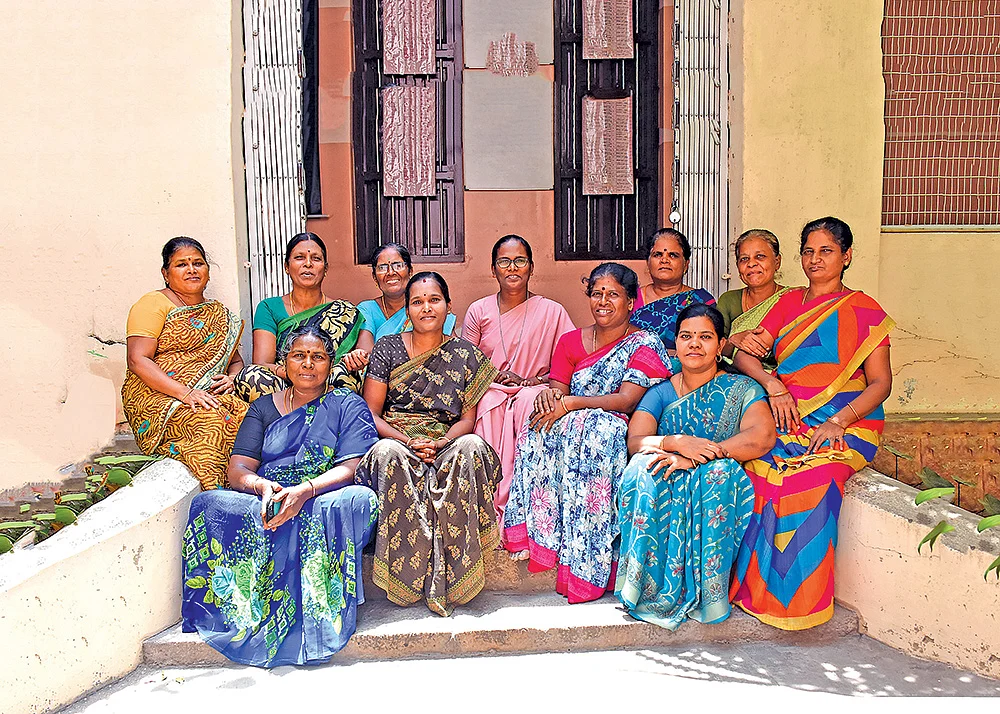 கடன் இல்லை... கவலை இல்லை... லட்சங்களில் கலக்கும் நிஜ சுய உதவிக்குழுக்கள்!
