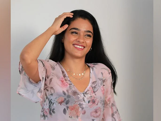 `நடுவுல கொஞ்சம் பக்கத்த காணோம்' டு `விக்ரம்' - `ப்ப்ப்பா' காயத்ரியின் லேட்டஸ்ட் ஸ்டில்ஸ்!