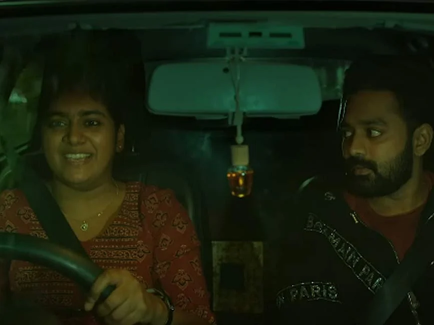 Innale Vare விமர்சனம்: சினிமா ஹீரோ, டெக்னாலஜி, கடத்தல் - எப்படியிருக்கிறது இந்த த்ரில்லர் சினிமா?