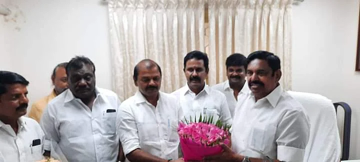 எடப்பாடி பழனிசாமியை சந்தித்த வைத்திலிங்கம் ஆதரவாளர்கள் உடன் ஆர்.காமராஜ்