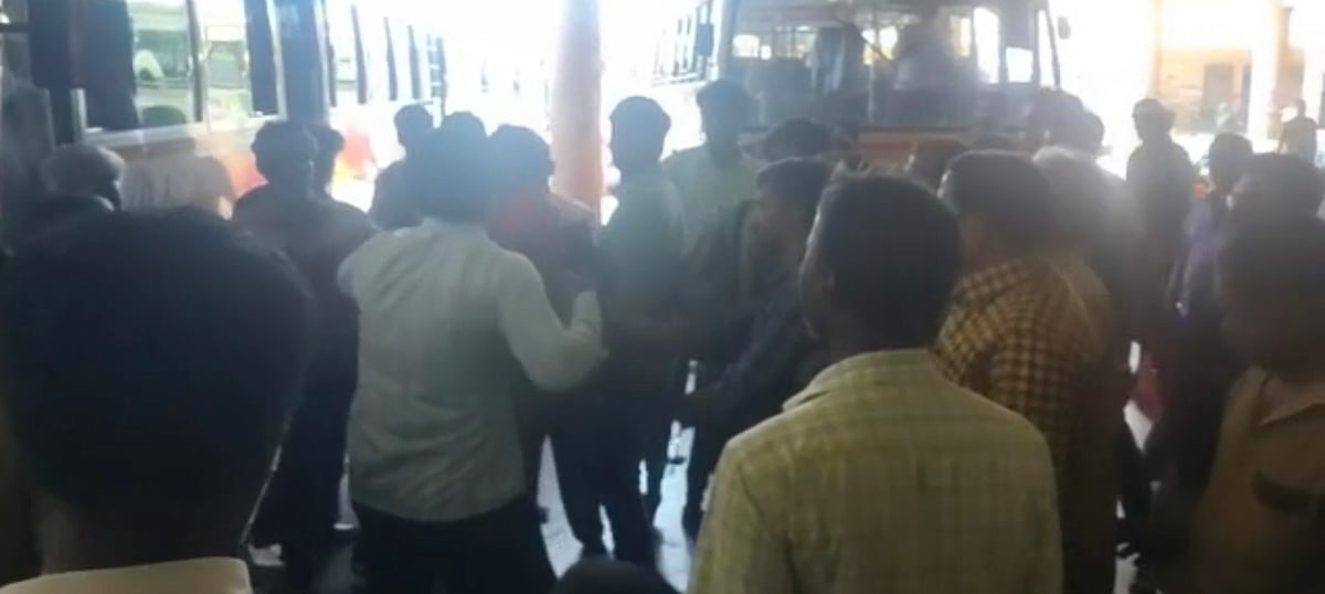 ஆக்கிரமிப்புகளை அகற்ற முயன்ற நகராட்சி ஊழியர்கள் மீது தாக்குதல்... பழநியில் நடந்தது என்ன?!