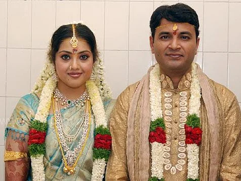 நடிகை மீனாவின் கணவர் காலமானார்; புறாவின் எச்சத்தால் நுரையீரலில் ஏற்பட்ட பாதிப்பால் உயிரிழப்பா?!