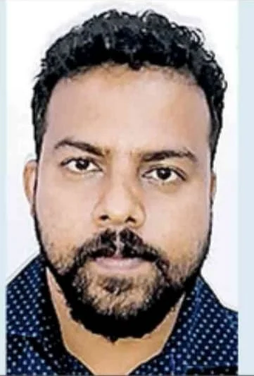 போலீஸார் கைதுசெய்து விசாரணை நடத்தும் அஜுமோன்
