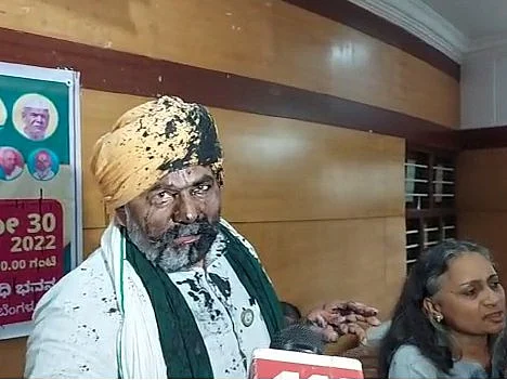 ``பாஜக அரசாங்கம் என்னைக் கொல்ல விரும்புகிறது"- விவசாய சங்கத் தலைவர் ராகேஷ் டிகைத்