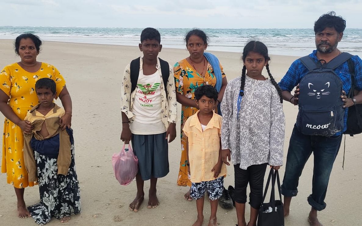 ``எங்க குழந்தைகளுக்கு மட்டுமாவது சாப்பாடு போடுங்க!" - இலங்கை பெண் அகதி கண்ணீர்