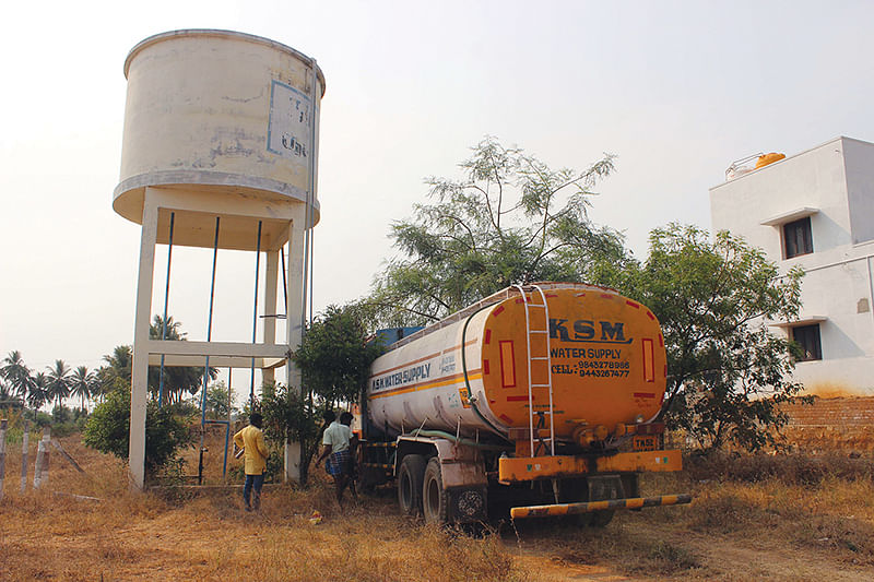தண்ணீர் லாரி