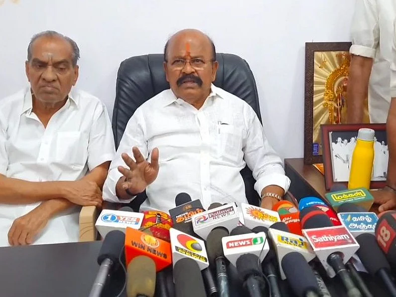``எடப்பாடி ஆட்சி எப்போது வரும் என மக்கள் ஏங்குகின்றனர்" - பொள்ளாச்சி ஜெயராமன்