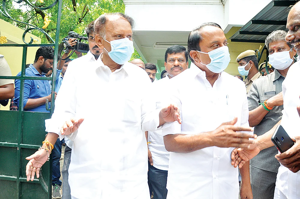 டெட்லைன்... அட்வான்ஸ்... டீலிங்... ஒற்றைத் தலைவலி!