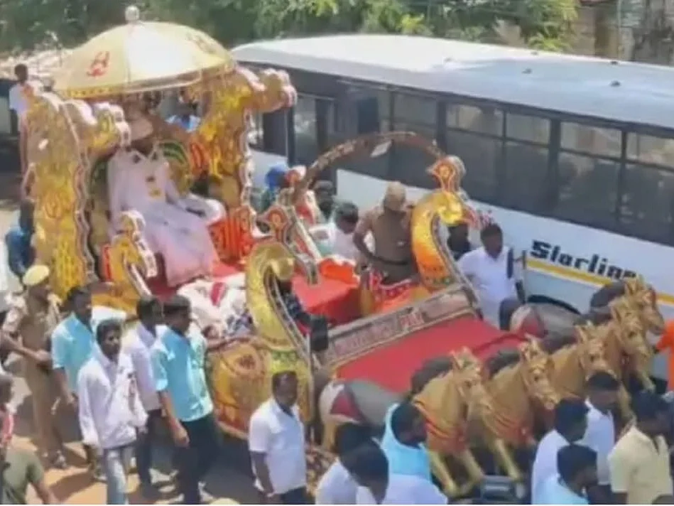சாமி ஊர்வலத்தில் இரு சமூகத்தினர் மோதல்; ஜான்பாண்டியன்மீது செருப்பு வீச்சு... பெரம்பலூரில் பதற்றம்!