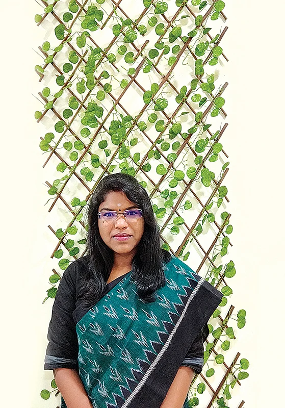``கல்வியே தலைமுறையை மாற்றக்கூடிய ஆயுதம்!” - அரசுப் பள்ளியில் படித்து ஐ.ஏ.எஸ் ஆன வெற்றிச்செல்வி