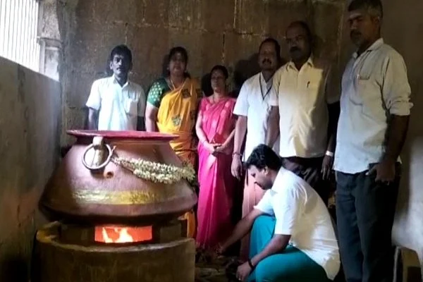 நெல்லையப்பர் கோயிலில் சந்தனாதி தைலம் தயாரிப்பு